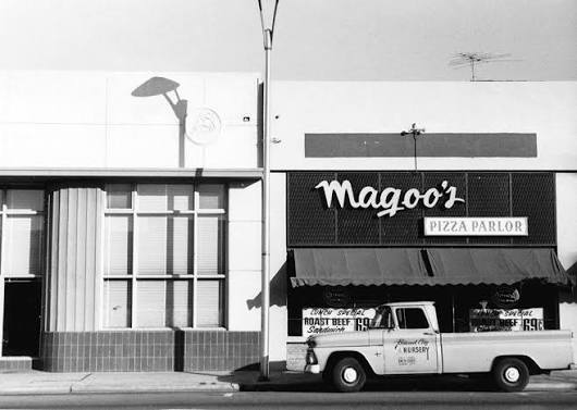 MAGOO's PIZZA PARLOR.