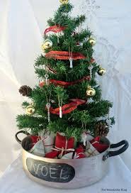 The Roasted Christmas Tree Xristoygenniatiko Dentro Gia Pshsimo The Boondocks Blog Christmas Tree Decorations Diy Small Christmas Trees Christmas Diy