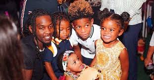 He was in a relationship with model and actress amber rose beginning in april 2015. Machine Gun Kelly Has A Biracial Daughter Who Is Now 12 Meet The Mother Of His Child