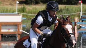 Die vielseitigkeit ist ein mehrkampf, der aus den drei teilprüfungen dressur, geländeritt und springen besteht. Lnieweonbkanzm