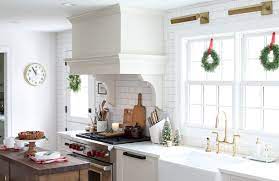 The best idea for your kitchen floor are linoleum tiles. Festive Christmas Kitchen Decor Ideas And Inspiration