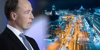 Tapaus turtiainen lähes täydellinen toisinto james hirvisaaren erottamisesta. Jussi Halla Aho Uvm