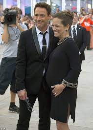 Robert Downey Jr Gives Pregnant Wife Susan A Loving Kiss Robert Downey Jr Pregnant Wife Iron Man Tony Stark