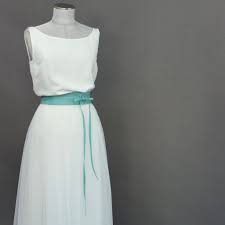 Like the bustling streets of new york city that are home to our design studio, our dresses are ever evolving. Noni Brautgurtel Blau Mint Aus Feinem Leder Modestil Kleider Brautkleid Kurz