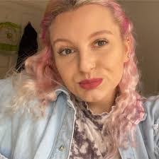 Elisha Burton's Instagram, Twitter & Facebook