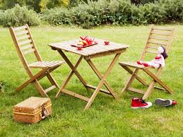 Une table de jardin pliable vous permettra de ne pas encombrer l'espace extérieur lorsque vous ne dînez pas en famille ou avec vos proches. Salon De Jardin Pour Enfants Du Mobilier Comme Les Grands Joli Place
