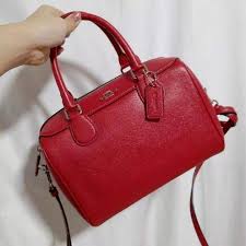 Has a detachable crossbody strap, zipper closure and a couple pockets for organization on the interior. New Coach Mini Bennett Satchel Crossbody Bright Cardinal Red F32202 298 Product Details Crossgrain Leather Satchel Coach Satchel Kate Spade Top Handle Bag