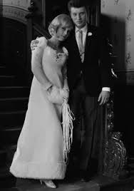 Avec cinq mariages et quatre enfants, découvrez es femmes qui ont vécu une histoire d'amour avec le rockeur.retrouvez plus d'infos sur notre article « johnny hallyday, les femmes avant de rencontrer celle qui partage sa vie depuis 22 ans, læticia hallyday, l'idole des jeunes a longtemps papillonné. 12 Idees De Sylvie Vartan Johnny Hallyday Chanteurs Francais Photo Johnny Hallyday