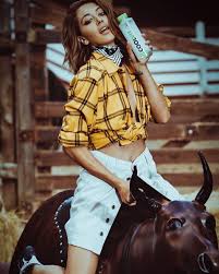 Η πριγκιπέσσα ιζαμπώ είναι ένα μυθιστόρημα του άγγελου τερζάκη που αναφέρεται στη ζωή της μεσαιωνικής ελλάδας και πρωτοδημοσιεύτηκε σε συνέχειες στην εφημερίδα η καθημερινή. Marina Grhgorioy H Prwth Anarthsh Meta Thn Apoxwrhsh Ths Apo To Gntm Eikona Thecaller