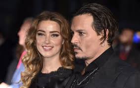 Amber heard is an american actress known for playing a role opposite to jason momoa in aquaman. Johnny Depp Amber Heard Scheidung Nach 15 Monaten