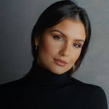 Deborah Santos's Instagram, Twitter & Facebook