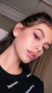 Epingle Par Jasmine Sur Celebrities Models Epilation Sourcils Makeup Maquillage Maquillage Maison