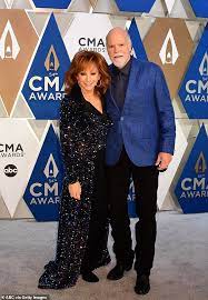 Reba Mcentire Lights Up The Night With Rex Linn On The Cma Red Carpet As Cohost Of The Event Daily Mail Online