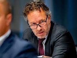 De voormalige vvd'er die zich voor de daar keek van haga zeer gepikeerd bij, en bood er later op de avond zelfs zijn excuses voor aan. Verstoten Vvd Er Van Haga Is Lid Geworden Van Thierry Baudets Fvd