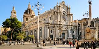 It is located on sicily's east coast, at the base of the active volcano, mt aetna, and it faces the ionian sea. 48 Stunden In Catania Sizilien Travelzoo