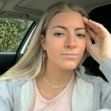 Michelle Lanning's Instagram, Twitter & Facebook