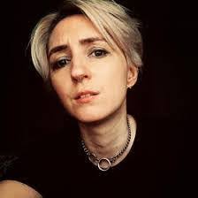 Shelley Donohue's Instagram, Twitter & Facebook