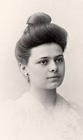 Menjadi institusi pendidikan kesehatan yang unggul dalam pelayanan kegawatdaruratan berdasarkan daya kasih kristus yang. Elizabeth Of The Trinity Wikipedia