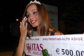 Guarda il profilo completo su linkedin e scopri i collegamenti di angela raissa e le offerte di lavoro presso aziende simili. Giulia Sibilio E Miss Trentino Alto Adige Foto Alto Adige