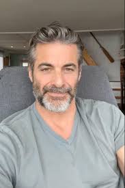 Jennifer Aniston cozies up to rumored beau Jim Curtis in Mallorca