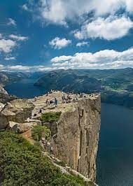Der preikestolen über dem lysefjord in der norwegischen region hordaland gehört nicht ohne grund zu den. Preikestolen Wikipedia