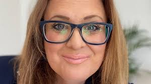 Hugh Giles's Instagram, Twitter & Facebook