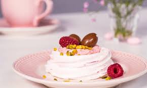 Mini Oster Pavlova Rezept In 2020 Kuchen Und Torten Desserts Ostern Pavlova Rezept