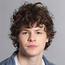 Those who have a round face do not have much styling or experimenting with hair to do. Boys And Men Hair Styles Short Long Hairstyles Stylish Hairstyle For Round Shape