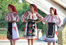 Romanians actually come from all sorts of backgrounds. Romanian People Traditional Dress Port Beliebt Romania Foto 39891837 Fanpop