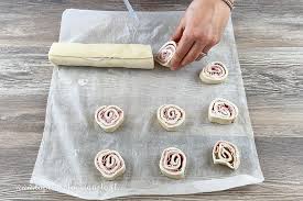 Girelle Di Pasta Sfoglia L Antipasto Veloce E Sfizioso