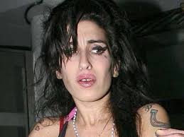 29 Ineditas Fotografias De Amy Winehouse Que Demuestran Que El Amor Tambien Mata Amy Winehouse Amazing Amy Winehouse