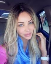 Chiar scrie alături de două poze :. Bianca Dragusanu Nemachiata