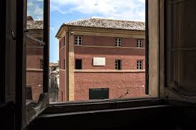 Quello di recanati è un comune marchigiano molto famoso in tutta italia per essere il luogo in cui è nato e cresciuto giacomo leopardi. La Casa Di Silvia Per La Prima Volta Si Apre Al Pubblico Con Gli Occhi Di Silvia Il Nuovo Percorso Di Visita Di Casa Leopardi