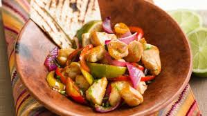 Per realizzare il petto di pollo ai peperoni iniziate mondando lo scalogno, quindi tritatelo finemente 1. Bocconcini Di Petto Di Pollo Ai Peperoni Grazia It