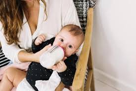 Karena bayi sudah bisa memberikan respon, baik dengan saat bayi berumur empat bulan, kenaikan berat badan bisa dua kali lipat dari waktu lahir. Berat Badan Si Kecil Susah Naik Coba Rekomendasi Susu Formula Ini Deh Moms