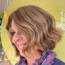 It all comes down to landing on the right color.to find out which are the best colors to wear to look younger. 24 Trendy Hair Colors For Women Over 50 To Look Younger