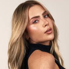 Alexis Dimas's Instagram, Twitter & Facebook