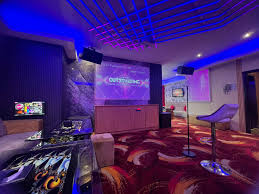 Experiencia de Karaoke Futurista en CEO F88