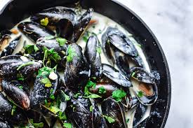 Easy Classic French Mussel Recipe In A White Wine Cream Sauce French Mussels Recipe Mussels Recipe Mussels