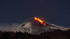 Mount etna is the highest and most active volcano in europe. Timelapse Impressionante Capta Erupcao Do Vulcao Etna