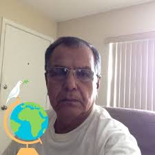 MONUMENTO EN HOMENAJE AL MEJOR PRESIDENTE DE LA REPÚBLICA DEL ECUADOR... EL  SEÑOR ECONOMISTA RAFAEL CORREA DELGADO. QUE OPINAS?