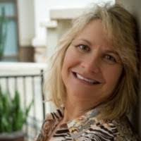 Lynette Acosta's Instagram, Twitter & Facebook