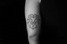Der löwe hat viele eigenschaften, die mit der menschlichen einstellung. Arm Lowen Tattoo Von Bang Bang