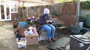 Cas confirmés, mortalité, guérisons, toutes les statistiques Knitting Nana Newport Pagnell S Answer To Banksy And Her Surprise Stitching Itv News Anglia