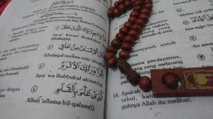 Dan beri saya kritik dan saran dengan. Surat Al Alaq Lengkap Arab Latin Dan Artinya Tribun Jateng