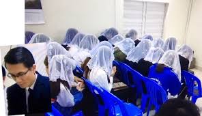 Đập bát hương bàn thờ, bán nhà để ...