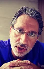 انا و Dr-Alex Samaha و Abdo Nadim Lteif عمنتناقش بموضوع النحل 🐝 من تراس  منزل منسق #هيئة_قضاء_المتن #التنمية_المستدامة #العسل #النحل #jip2020 🍉  #تربية_النحل @beeman72 @abdolteif @jippaul