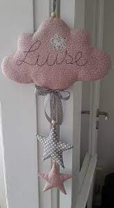 eine grosse wolke schwebt uber zwei sternen einseitig mit schmunzelndem blick und auf der anderen seite mit dem namen des kin baby diy nahprojekte baby basteln