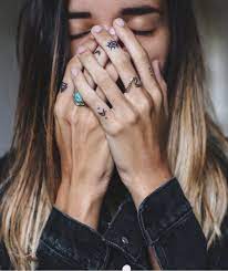 Thinking Of Getting Inked Start Small Consider These Tiny Simpler And Super Cute Tattoo Ideas That Won T Make You Girly Tattoos Finger Tats Knuckle Tattoos