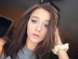 112 2k Likes 2 569 Comments Zoe Laverne Zoexlaverne On Instagram Ignore My Eyelash Coming Off Zoe Laverne Cool Hairstyles